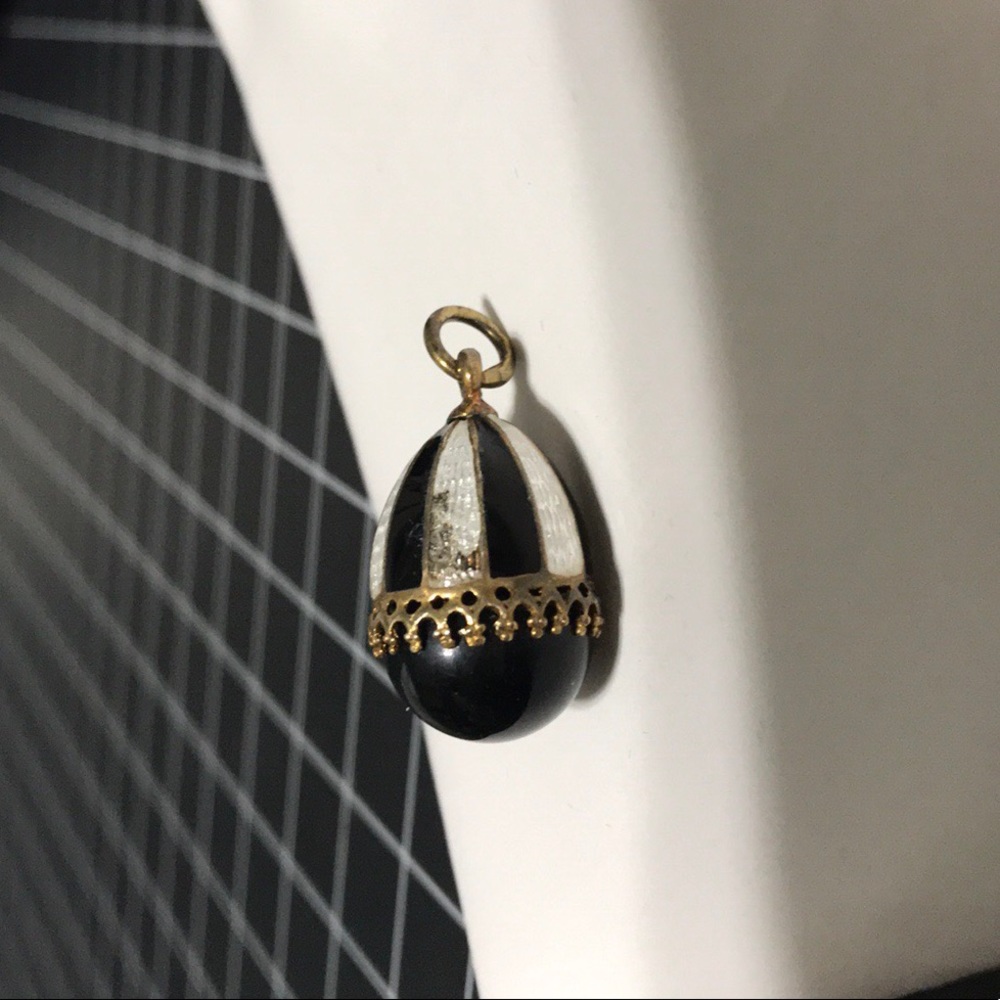 **FREE shipping ** Vintage Faberge inspired egg pendant from 2001 - Picture 2 of 6